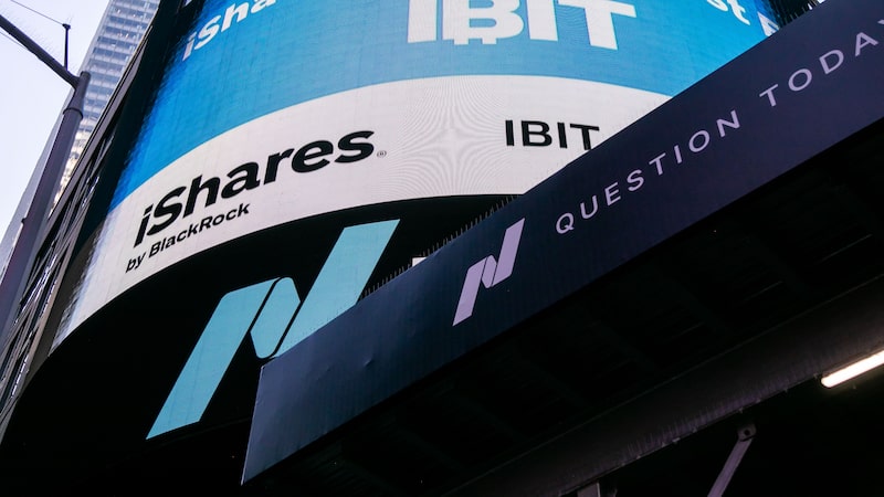 ETFs de bitcoin captam US$ 9 bi e reforçam tese de reserva de valor após fuga do ouro ETFs de bitcoin captam US$ 9 bi e reforçam tese de reserva de valor após fuga do ouro