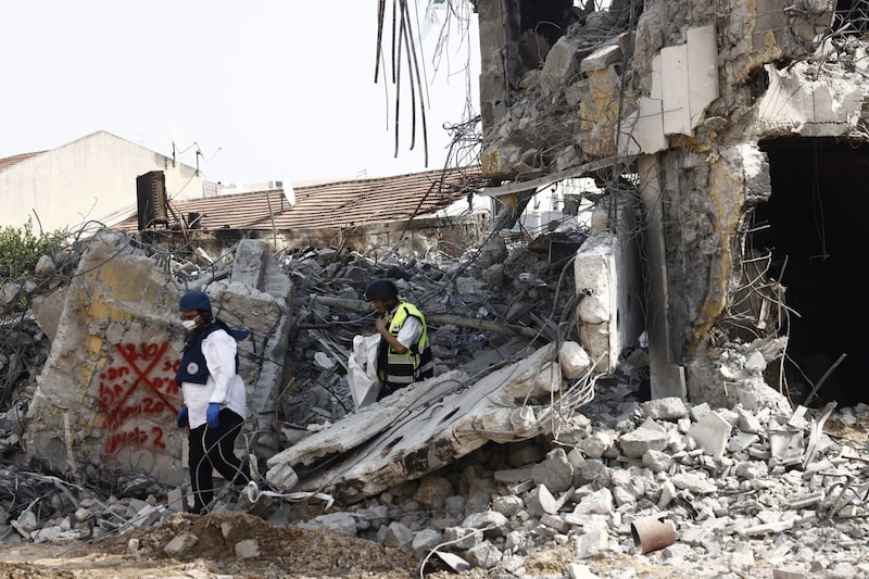Los combates continuaron en el sur de Israel por segundo día mientras las Fuerzas de Defensa de Israel intentaban recuperar el control de las zonas infiltradas ayer por militantes de la Franja de Gaza. Fotógrafo: Kobi Wolf/Bloomberg Los combates continuaron en el sur de Israel por segundo día mientras las Fuerzas de Defensa de Israel intentaban recuperar el control de las zonas infiltradas ayer por militantes de la Franja de Gaza. Fotógrafo: Kobi Wolf/Bloomberg