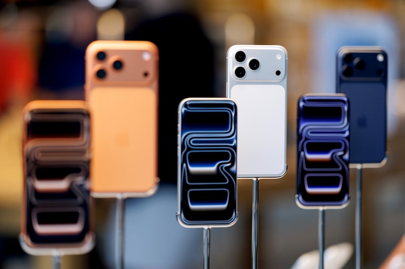 iPhones en exhibición.
Fotógrafo: Eric Thayer/Bloomberg iPhones en exhibición.
Fotógrafo: Eric Thayer/Bloomberg