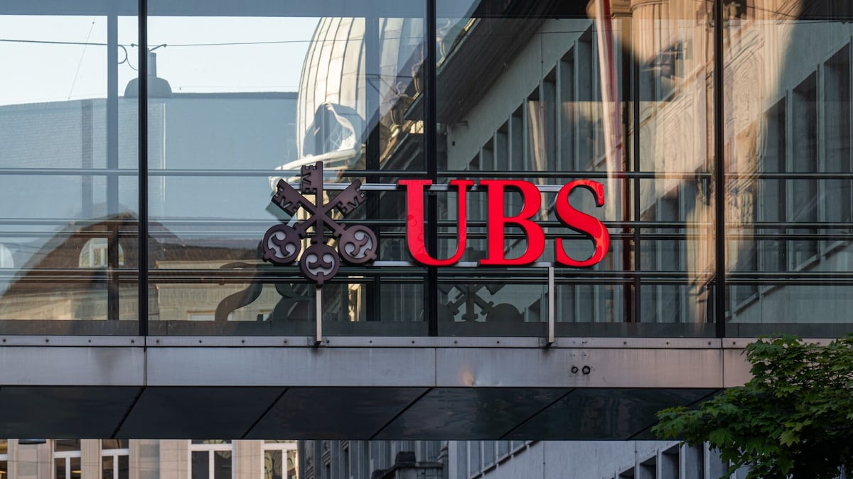 El logotipo de UBS Group AG en su sede central en Zúrich, Suiza, el miércoles 30 de abril de 2025.