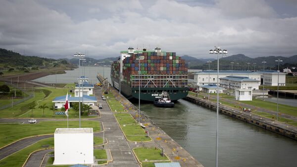 Falta de agua afecta ingresos del Canal de Panamá Falta de agua afecta ingresos del Canal de Panamá