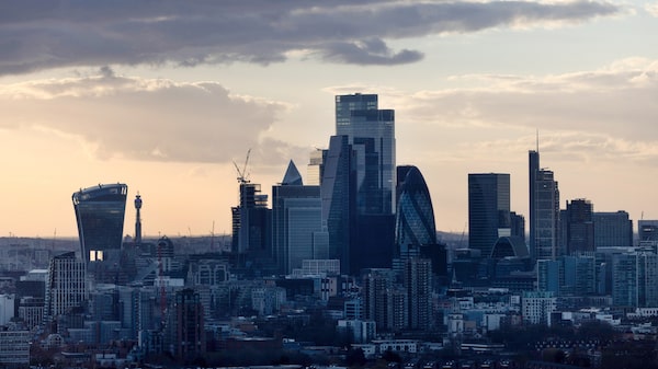 Firma de cazatalentos usaba identidades falsas para engañar a operadores de Wall Street Firma de cazatalentos usaba identidades falsas para engañar a operadores de Wall Street