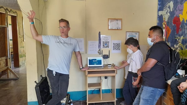 Bitcoin Lake: Proyecto guatemalteco empezó a minar a orillas del Lago de Atitlán Bitcoin Lake: Proyecto guatemalteco empezó a minar a orillas del Lago de Atitlán