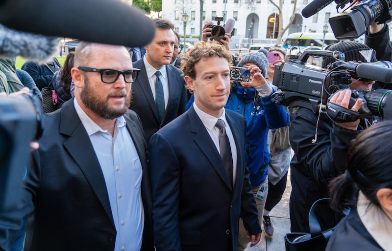 Mark Zuckerberg llega al Tribunal Superior de Los Ángeles el 18 de febrero. Fotógrafo: Kyle Grillot/Bloomberg. Mark Zuckerberg llega al Tribunal Superior de Los Ángeles el 18 de febrero. Fotógrafo: Kyle Grillot/Bloomberg.