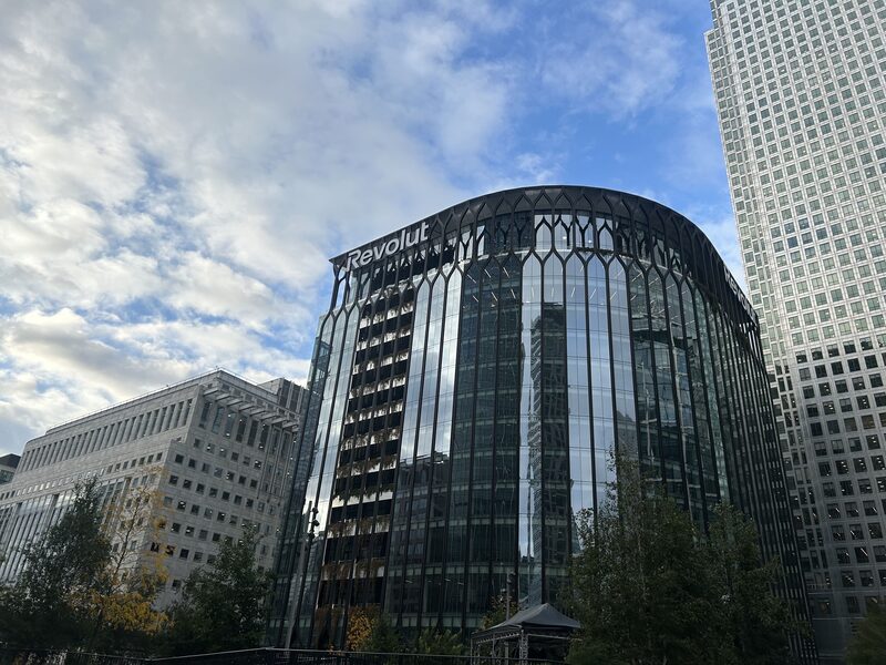 Nova sede da Revolut em Canary Wharf, em Londres: quatro andares do prédio no distrito financeiro mais novo da cidade (Foto: Bloomberg Línea) Nova sede da Revolut em Canary Wharf, em Londres: quatro andares do prédio no distrito financeiro mais novo da cidade (Foto: Bloomberg Línea)
