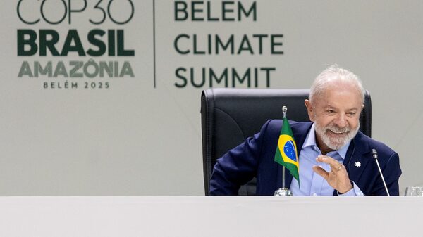 Foco na energia limpa sem abrir mão do petróleo: Brasil e China vivem dilema na COP30 Foco na energia limpa sem abrir mão do petróleo: Brasil e China vivem dilema na COP30