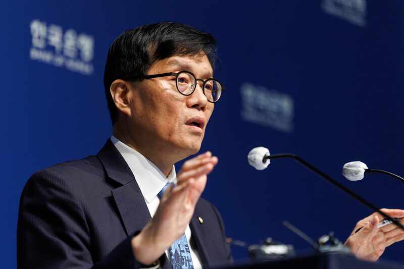 Rhee Chang-yong, presidente do banco central da Coreia do Sul: visão de que pode ser necessário agir para fortalecer o won Rhee Chang-yong, presidente do banco central da Coreia do Sul: visão de que pode ser necessário agir para fortalecer o won