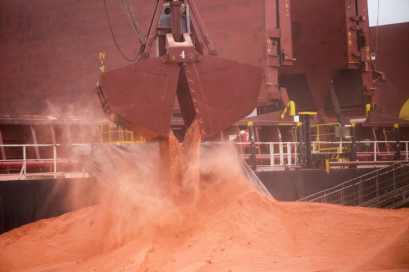 Brasil é um dos maiores importadores de fertilizantes do mundo, mas o mercado ainda é restrito a poucas players, o que reduz o nível de transparência. Digitalização pode ser um passo para dar mais clareza aos negócios Brasil é um dos maiores importadores de fertilizantes do mundo, mas o mercado ainda é restrito a poucas players, o que reduz o nível de transparência. Digitalização pode ser um passo para dar mais clareza aos negócios