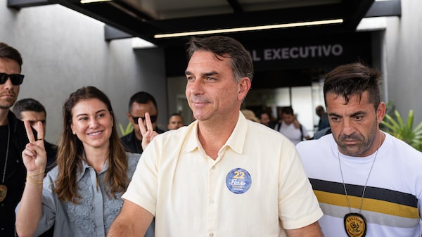 Brasil investiga posible financiación extranjera a la campaña de Flávio Bolsonaro Brasil investiga posible financiación extranjera a la campaña de Flávio Bolsonaro