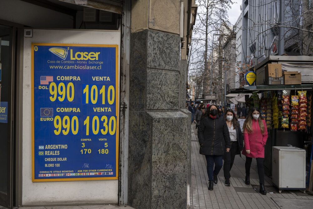 A currency exchange shop in Santiago, Chile, on Wednesday, July 13, 2022. Chile's central bank is likely to raise its key interest rate by at least half a percentage point Wednesday as a slump in the peso fuels inflation that is already running at the fastest pace in almost three decades. Photographer: Tamara Merino/Bloomberg A currency exchange shop in Santiago, Chile, on Wednesday, July 13, 2022. Chile's central bank is likely to raise its key interest rate by at least half a percentage point Wednesday as a slump in the peso fuels inflation that is already running at the fastest pace in almost three decades. Photographer: Tamara Merino/Bloomberg