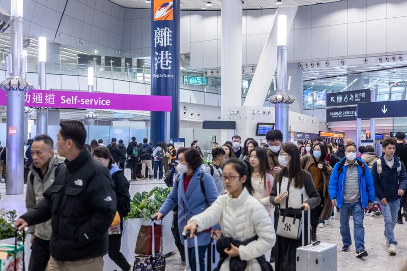 Turistas em estação em Hong Kong durante a semana de folgas do Ano Novo Lunar na China (Foto: Paul Yeung/Bloomberg) Turistas em estação em Hong Kong durante a semana de folgas do Ano Novo Lunar na China (Foto: Paul Yeung/Bloomberg)