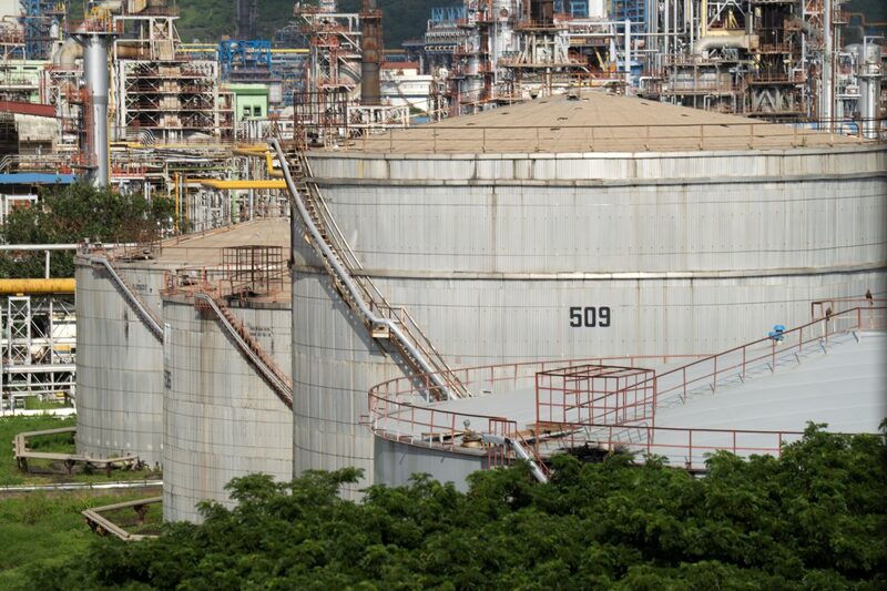 La OPEP+ acuerda un modesto aumento de la producción de petróleo para noviembre. La OPEP+ acuerda un modesto aumento de la producción de petróleo para noviembre.