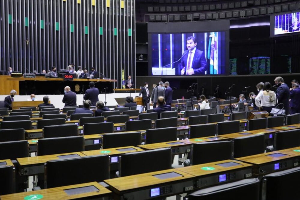 O relator Celso Sabino (PSDB-BA) discursa na sessão de ontem. Ele enxertou o fim do voto de qualidade no Carf, que não estava no texto enviado pelo governo O relator Celso Sabino (PSDB-BA) discursa na sessão de ontem. Ele enxertou o fim do voto de qualidade no Carf, que não estava no texto enviado pelo governo