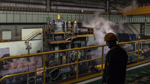 Siderúrgicas chinesas mostram sinais de recuperação com matéria-prima mais barata Siderúrgicas chinesas mostram sinais de recuperação com matéria-prima mais barata