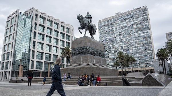 No Uruguai, Banco Central prepara medidas para reduzir o uso do dólar na economia No Uruguai, Banco Central prepara medidas para reduzir o uso do dólar na economia