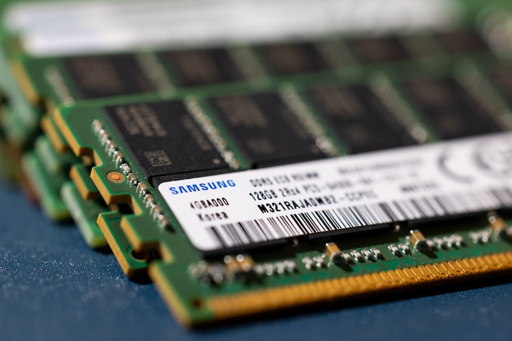 Módulos DRAM DDR5 de alta capacidad de 32 GB y 128 GB RDIMM de Samsung Electronics Co., instalados en Seúl, Corea del Sur. Módulos DRAM DDR5 de alta capacidad de 32 GB y 128 GB RDIMM de Samsung Electronics Co., instalados en Seúl, Corea del Sur.
