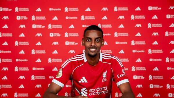 Times da Premier League gastam US$ 4 bi em recorde de transferências de jogadores Times da Premier League gastam US$ 4 bi em recorde de transferências de jogadores