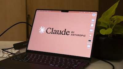Claude, de Anthropic, experimenta caída este lunes debido a una “demanda sin precedentes” Claude, de Anthropic, experimenta caída este lunes debido a una “demanda sin precedentes”