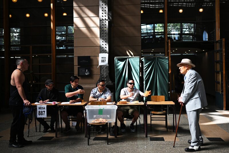 Los partidos tradicionales de la derecha chilena vieron repuntar su apoyo en las elecciones regionales del domingo. Los partidos tradicionales de la derecha chilena vieron repuntar su apoyo en las elecciones regionales del domingo.