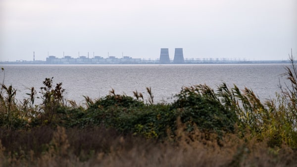 Central nuclear ucraniana se enfrenta a nueva amenaza por destrucción de represa Central nuclear ucraniana se enfrenta a nueva amenaza por destrucción de represa