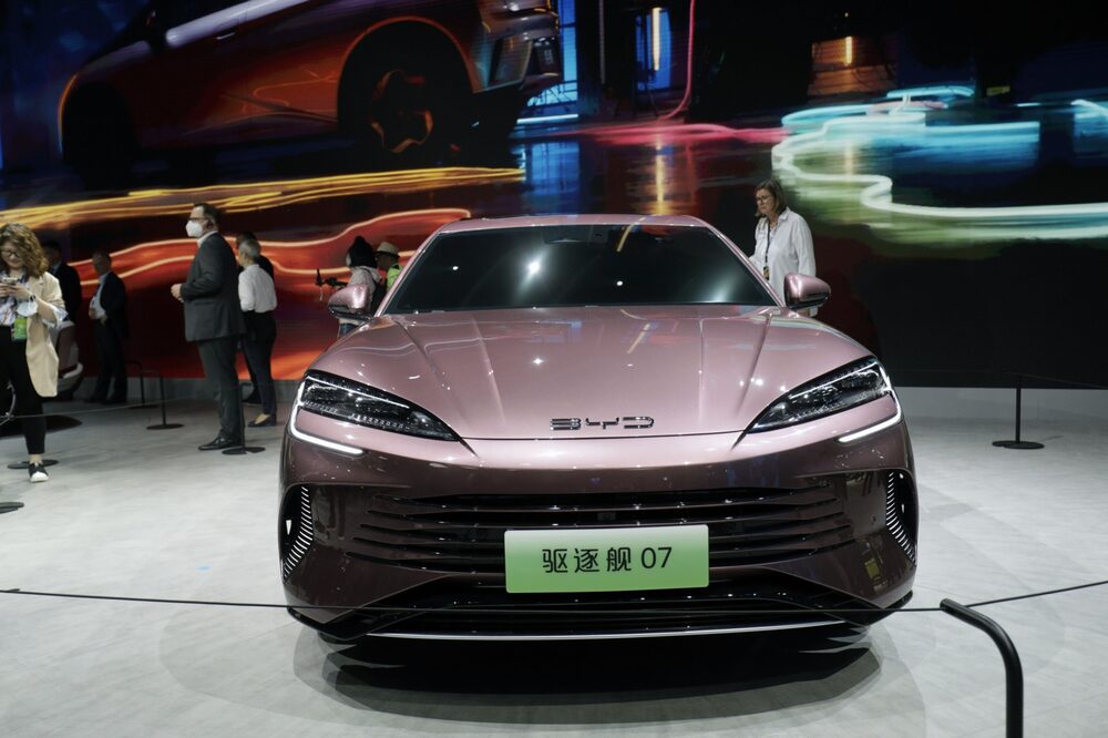 Modelo Destroyer 07 da fabricante chinesa BYD exibido no Shanghai Auto Show neste ano; empresa já possui mais de 33% de market share na China (Foto: Qilai Shen/Bloomberg) Modelo Destroyer 07 da fabricante chinesa BYD exibido no Shanghai Auto Show neste ano; empresa já possui mais de 33% de market share na China (Foto: Qilai Shen/Bloomberg)