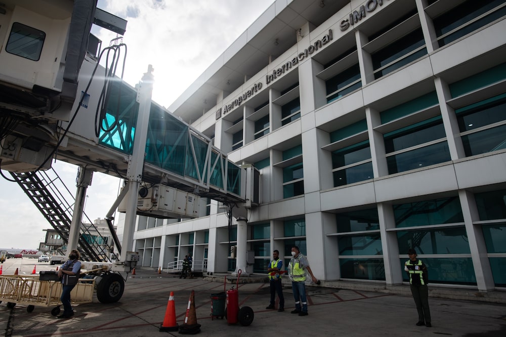 Área de embarque do Simón Bolivar International Airport (Foto: Bloomberg) Área de embarque do Simón Bolivar International Airport (Foto: Bloomberg)
