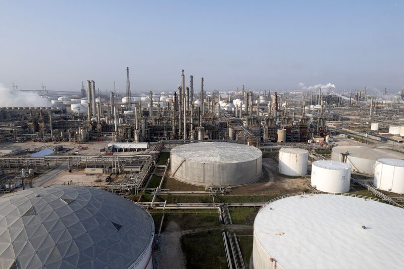 El petróleo se encamina a su segunda caída semanal en medio de la tensión arancelaria. El petróleo se encamina a su segunda caída semanal en medio de la tensión arancelaria.