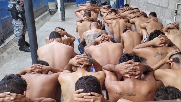 Dos arrestos cada 5 minutos en El Salvador como respuesta al alza de homicidios Dos arrestos cada 5 minutos en El Salvador como respuesta al alza de homicidios