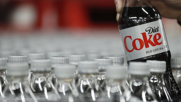 Por que o aspartame entrou na mira da OMS e como isso afeta a Coca-Cola Por que o aspartame entrou na mira da OMS e como isso afeta a Coca-Cola
