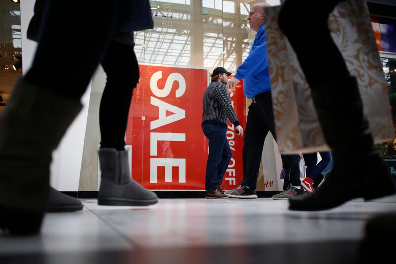 Empresas tem buscado pedir menos produtos para evitar o excesso de estoque Empresas tem buscado pedir menos produtos para evitar o excesso de estoque