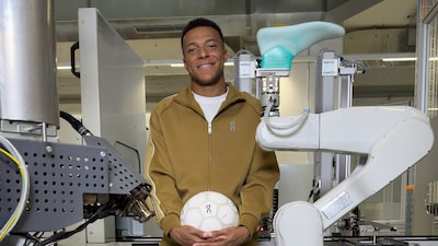 Mbappé assina contrato com a On para alavancar a entrada da marca suíça no futebol Mbappé assina contrato com a On para alavancar a entrada da marca suíça no futebol