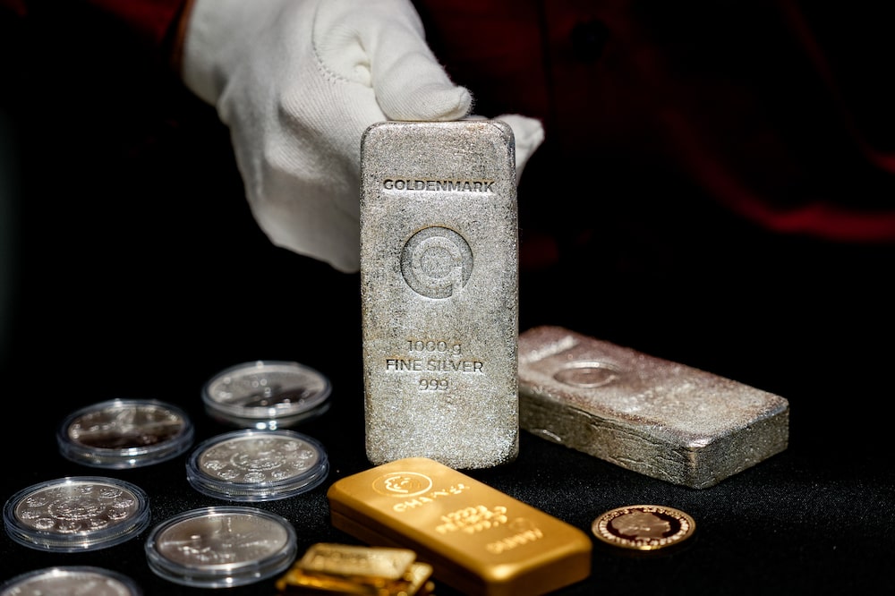 Gold Tops $5,500 as Record Rally Gains Pace Gold Tops $5,500 as Record Rally Gains Pace