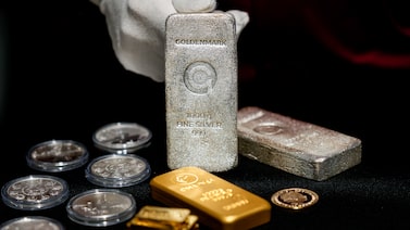 El oro cae de los US$5.000 y la plata se desploma en una liquidación masiva en Wall Street El oro cae de los US$5.000 y la plata se desploma en una liquidación masiva en Wall Street