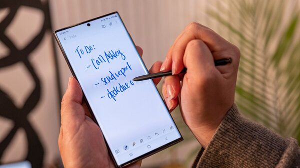 Samsung apuesta por teléfonos plegables para competir contra Apple Samsung apuesta por teléfonos plegables para competir contra Apple