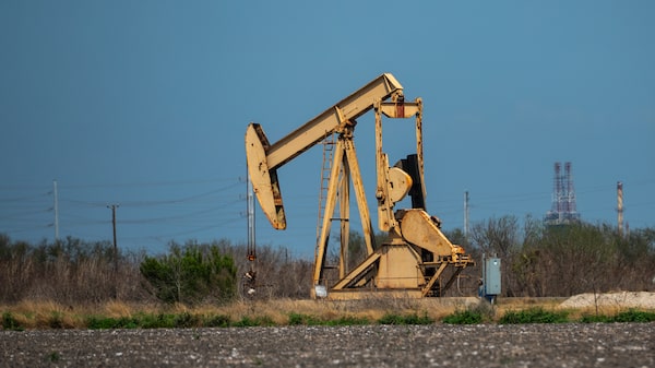 Brent cae 2,6% y vuelve a estar por debajo de los US$100 mientras mejoran los flujos de crudo Brent cae 2,6% y vuelve a estar por debajo de los US$100 mientras mejoran los flujos de crudo