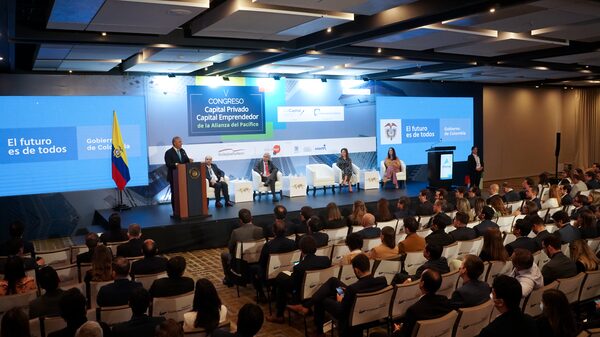 Duque promociona a Colombia ante fondos de inversión y lanza dardos a Petro Duque promociona a Colombia ante fondos de inversión y lanza dardos a Petro