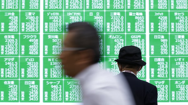 Las acciones asiáticas caen tras la ola de ventas de las tecnológicas; el oro sube Las acciones asiáticas caen tras la ola de ventas de las tecnológicas; el oro sube