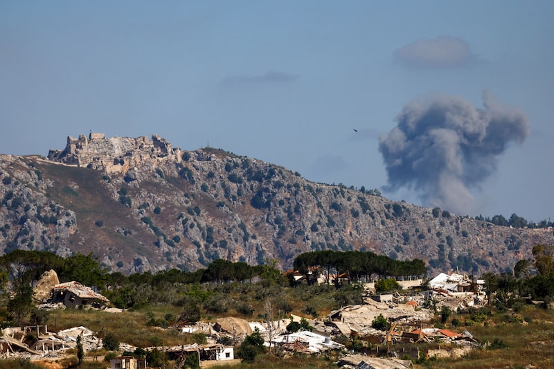 Fumaça sobe após bombardeio israelense no sul do Líbano, próximo ao Castelo de Beaufort, vista de uma posição do outro lado da fronteira, na Alta Galileia, no norte de Israel, em 19 de junho de 2026. (Foto: Jalaa Marey/AFP via Getty Images) Fumaça sobe após bombardeio israelense no sul do Líbano, próximo ao Castelo de Beaufort, vista de uma posição do outro lado da fronteira, na Alta Galileia, no norte de Israel, em 19 de junho de 2026. (Foto: Jalaa Marey/AFP via Getty Images)