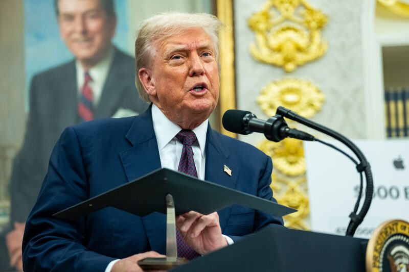 Trump, Apple Announce Fresh $100 Billion US Investment Trump, Apple Announce Fresh $100 Billion US Investment