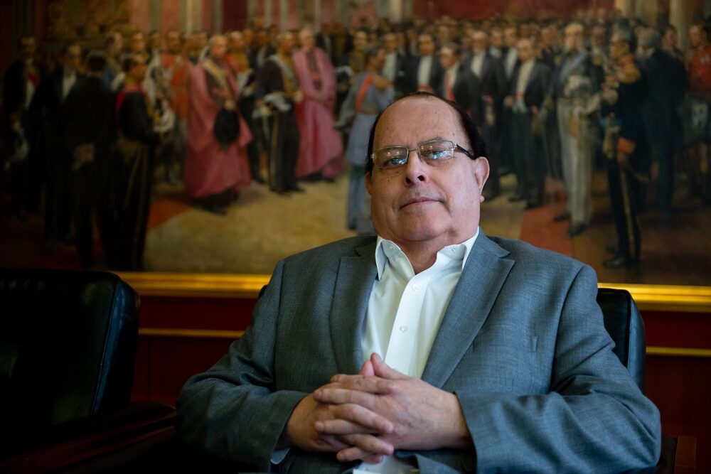 Julio Velarde Flores Julio Velarde Flores