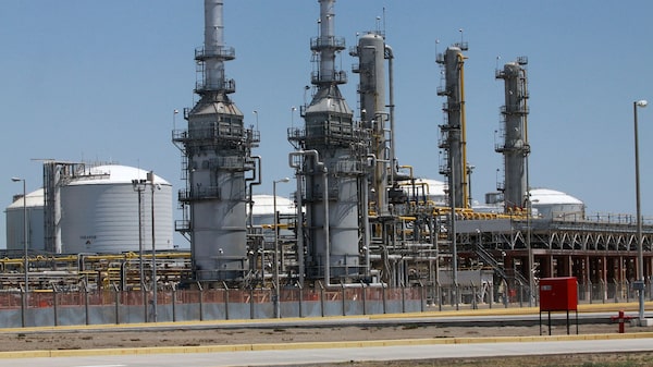 Perú declara emergencia e inicia racionamientos de gas natural tras fuga en Camisea Perú declara emergencia e inicia racionamientos de gas natural tras fuga en Camisea