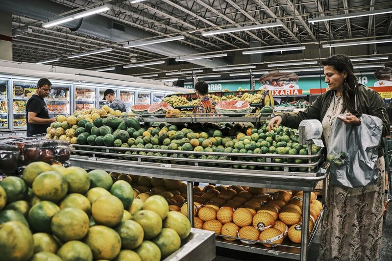 Compradores en un supermercado Big Box en Brasilia, Brasil, el martes 18 de junio de 2024. Compradores en un supermercado Big Box en Brasilia, Brasil, el martes 18 de junio de 2024.