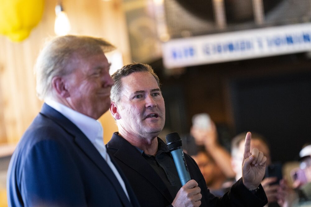 Waltz fue elegido para representar al 6º Distrito Congresual de Florida, que incluye Daytona Beach, en 2018. Aparte del servicio militar, Waltz dirigió una consultoría de defensa e inteligencia llamada Metis Solutions. Waltz fue elegido para representar al 6º Distrito Congresual de Florida, que incluye Daytona Beach, en 2018. Aparte del servicio militar, Waltz dirigió una consultoría de defensa e inteligencia llamada Metis Solutions.