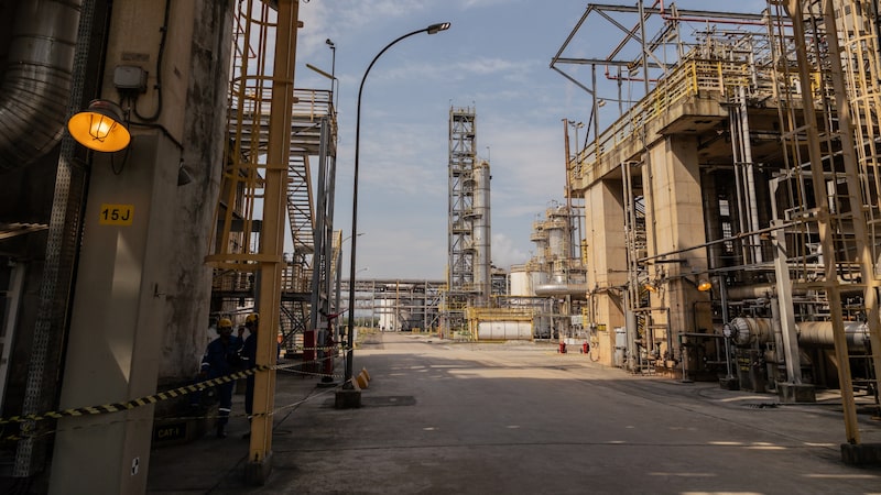 Braskem paga cupom em meio à revisão de estrutura de capital, segundo fontes Braskem paga cupom em meio à revisão de estrutura de capital, segundo fontes