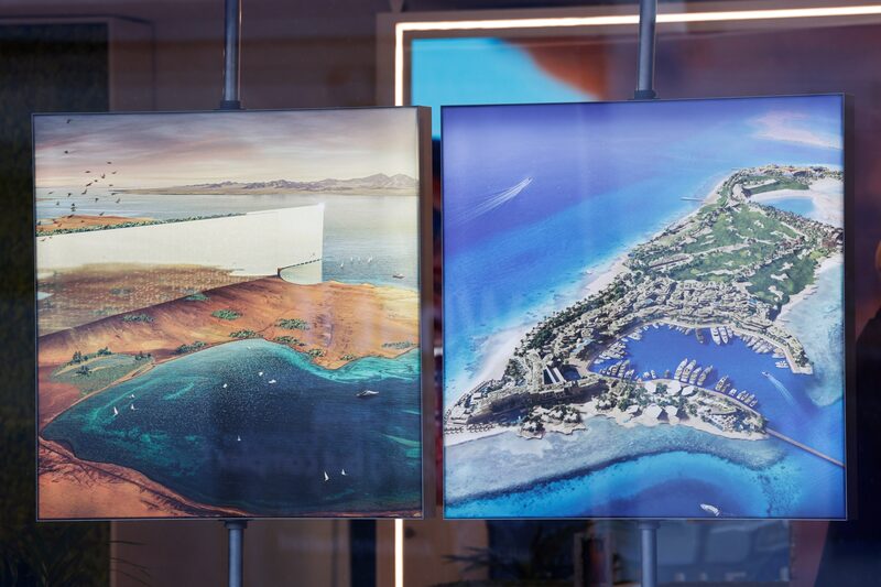 Renderização do projeto previa a construção de uma cidade mais longa que a distância entre Nova York e Filadélfia, toda contida em estruturas espelhadas mais altas do que o Empire State Renderização do projeto previa a construção de uma cidade mais longa que a distância entre Nova York e Filadélfia, toda contida em estruturas espelhadas mais altas do que o Empire State