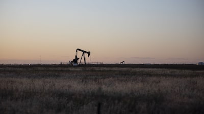 Petróleo sube hasta un 3,7% tras ataque de Irán a petrolero en el puerto de Dubái Petróleo sube hasta un 3,7% tras ataque de Irán a petrolero en el puerto de Dubái