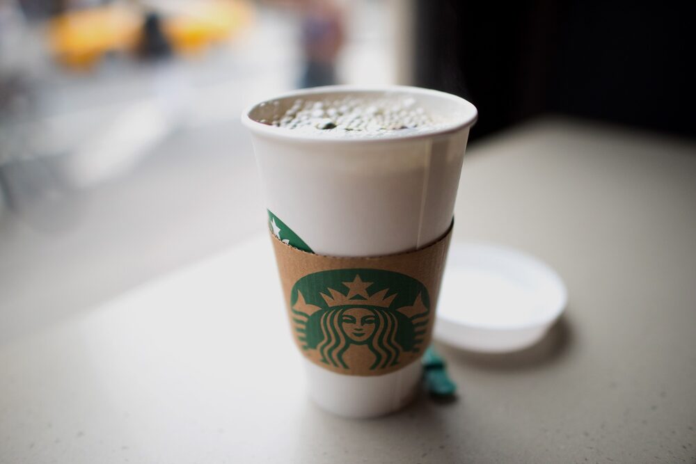 Starbucks tiene planeado abrir otras granjas de prueba en Asia y África y cuenta con 10 centros alrededor del mundo donde sus agrónomos trabajan con los agricultores. Fotógrafo: Craig Warga/Bloomberg Starbucks tiene planeado abrir otras granjas de prueba en Asia y África y cuenta con 10 centros alrededor del mundo donde sus agrónomos trabajan con los agricultores. Fotógrafo: Craig Warga/Bloomberg