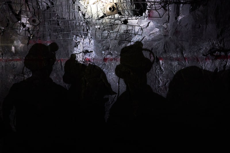 Trabajadores de mina de cobre MMG en Perú inician una huelga por bonificaciones Trabajadores de mina de cobre MMG en Perú inician una huelga por bonificaciones