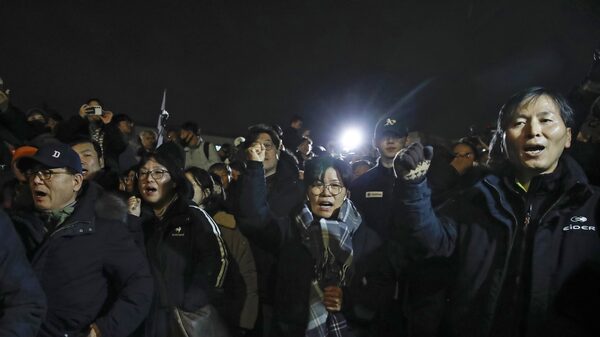 Acciones surcoreanas caen: reacciones del mercado tras la declaratoria de la ley marcial Acciones surcoreanas caen: reacciones del mercado tras la declaratoria de la ley marcial