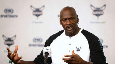 Michael Jordan vende controle do Charlotte Hornets e mostra caminho para Messi Michael Jordan vende controle do Charlotte Hornets e mostra caminho para Messi